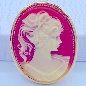Vintage Gold Toned Carved Cameo Perfume Locket Brooch/Pendant Beautiful Elegant